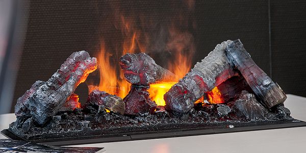Модели с парогенератором работают на чистой воде. Галогеновые лампы подсвечивают холодный пар снизу, поэтому иллюзия живого пламени возникает даже в открытых топках.