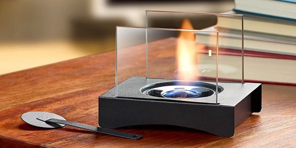 Он отлично вписывается в строгий интерьер кабинета и подчеркивает статус владельца. Огненный декор служит модной заменой пресс-папье и не занимает много места на стеллаже.