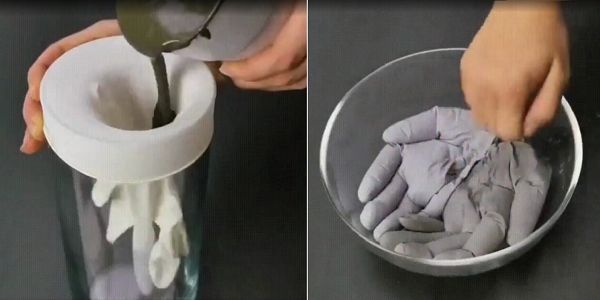 Перчатки по очереди наденем на обрезанную бутылку, как на фото слева. Наполовину наполним каждую раствором, затянем манжеты резинками и уложим «руки» в большую чашу, как на правом слайде.